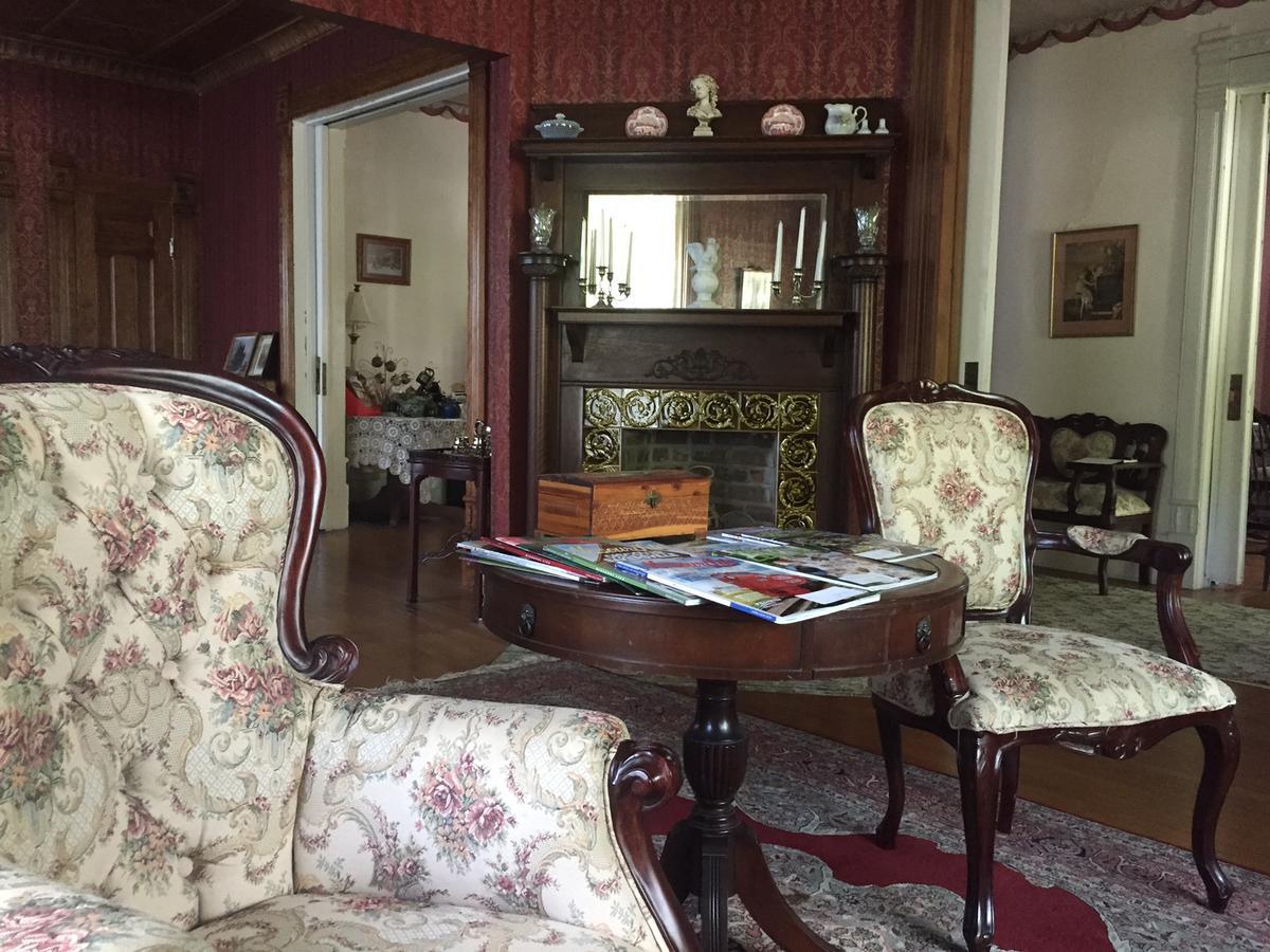 Grand Avenue Bed And Breakfast คาร์เธจ ภายนอก รูปภาพ