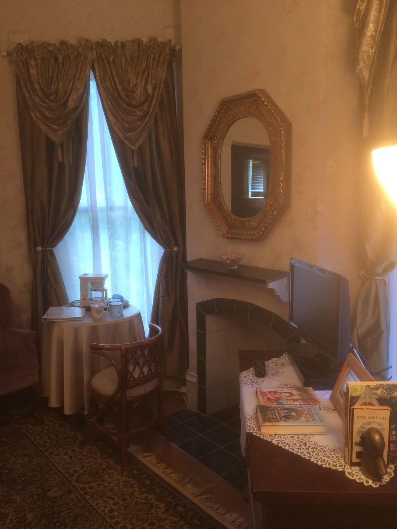 Grand Avenue Bed And Breakfast คาร์เธจ ภายนอก รูปภาพ