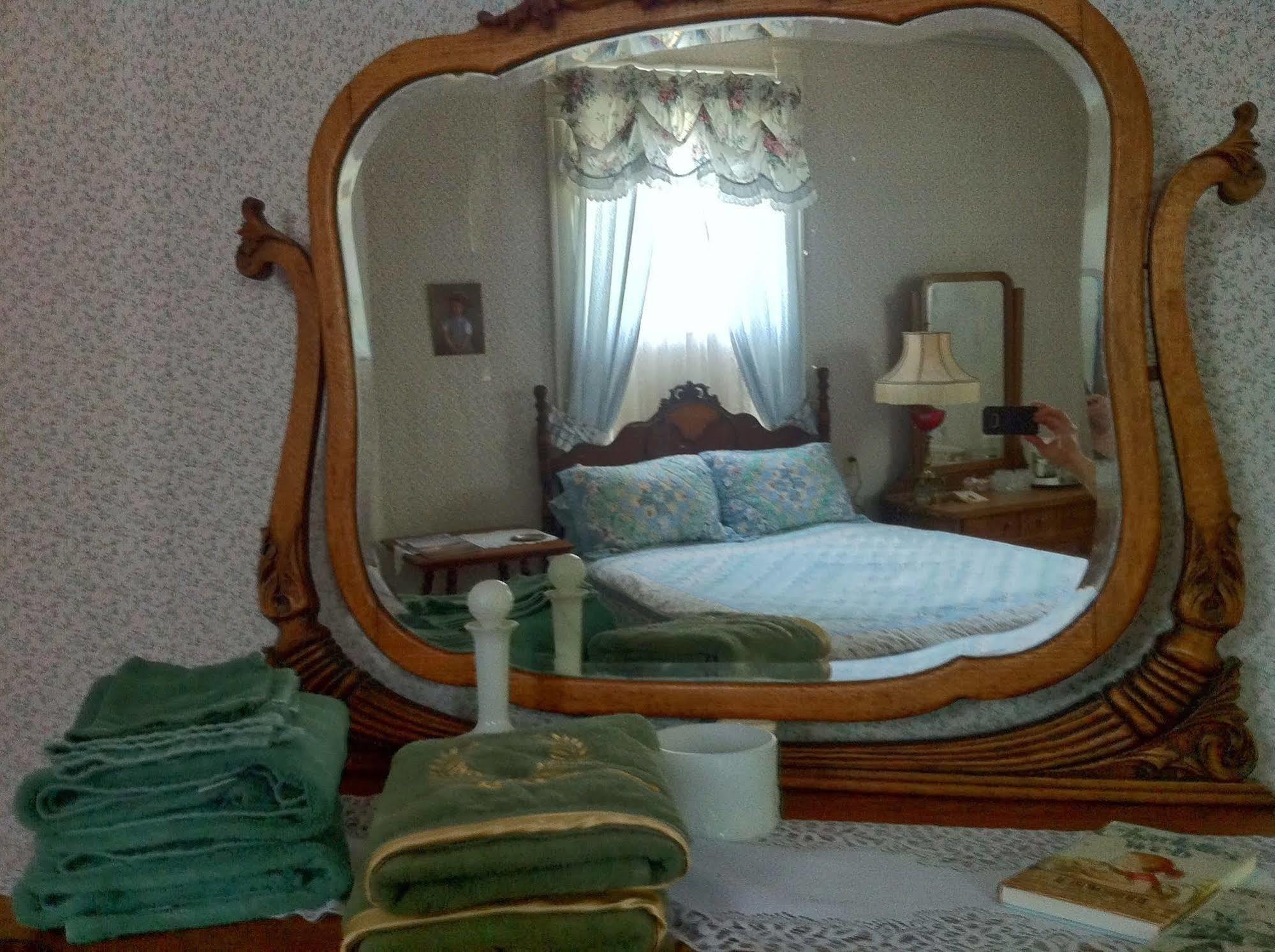 Grand Avenue Bed And Breakfast คาร์เธจ ภายนอก รูปภาพ