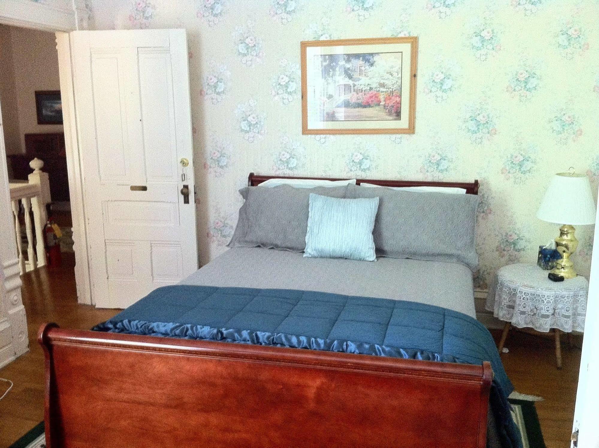 Grand Avenue Bed And Breakfast คาร์เธจ ภายนอก รูปภาพ